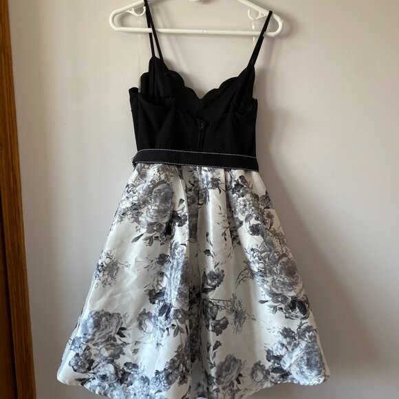 Le Chateau _ Black and White Party Dress SIZE 9 - Picture 2 of 15